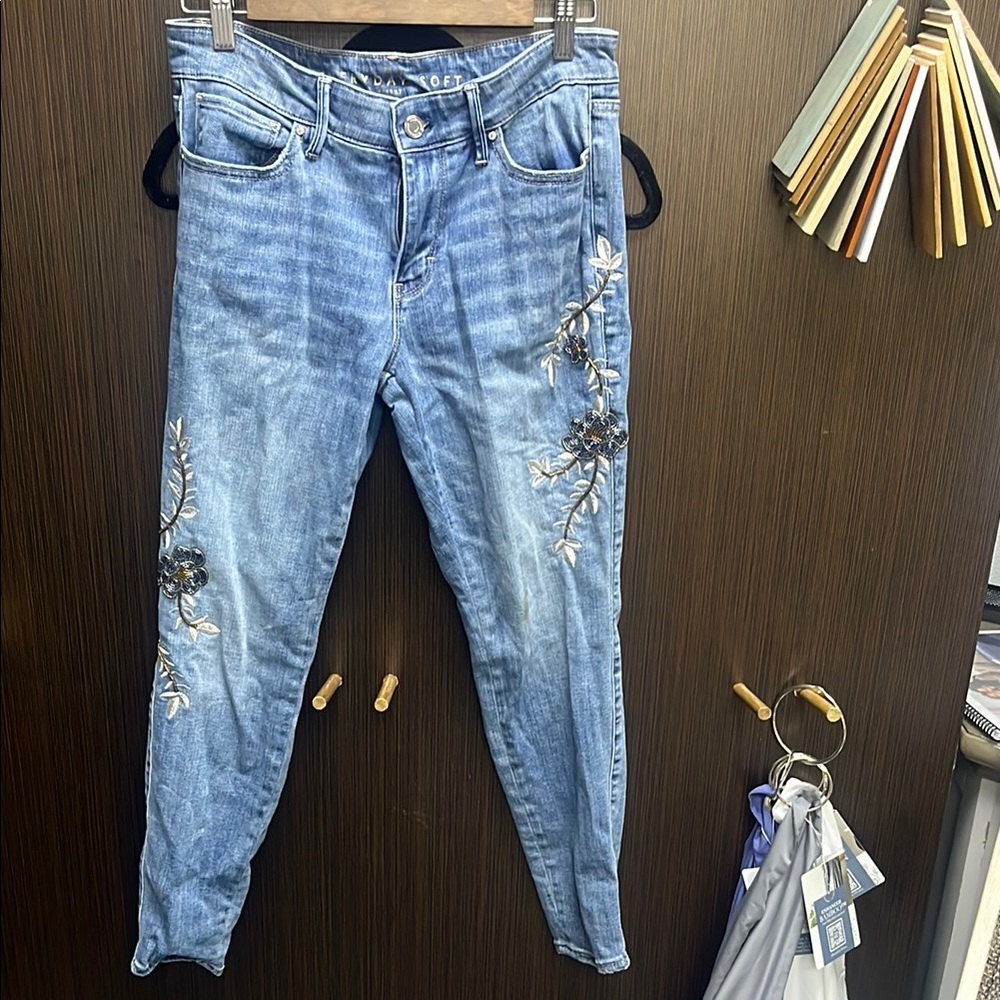 White House Black Market Blue Skinny Jeans with Artistic Embroidery